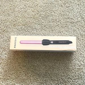 Foxy bae 25 mm rose gold curling iron. NWT.